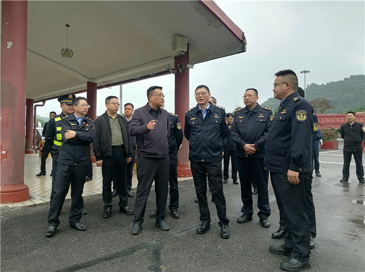 省交通执法总队（厅高管局） 党委书记、总队长（局长）蒲朝勇率队到成南公司调研指导工作 (2).jpg